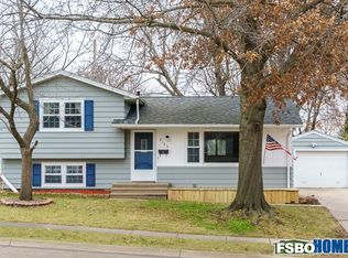 2145 26th St, Marion, IA 52302