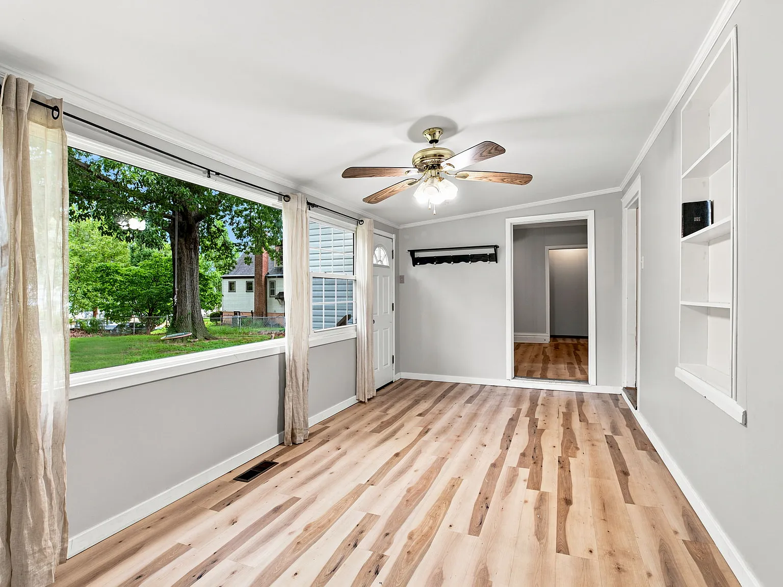 3 bed, 1100 sqft, $1,700 — Photo 4