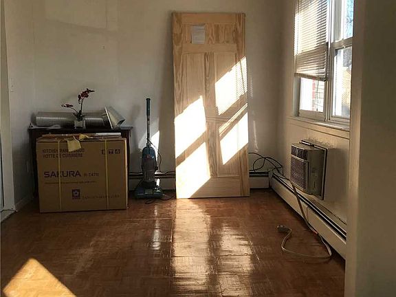 3rd image of 13709 Mulberry Ave Floor 2