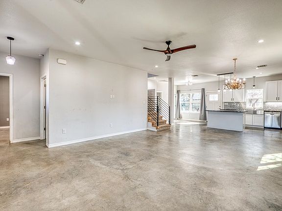 3rd image of 4308 Twin Oaks Drive