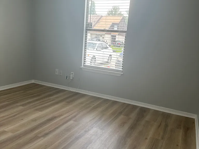 7604 Melissa Ct N — Photo 23