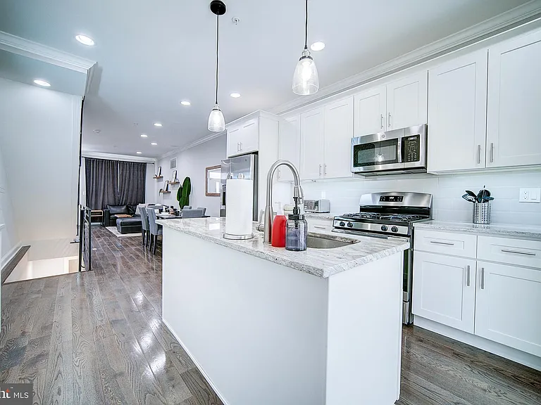 1513 S Lambert St — Photo 46