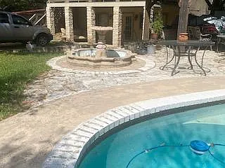 2 bed, 1.0 bath, 1000 sqft, $1,600 — Photo 2