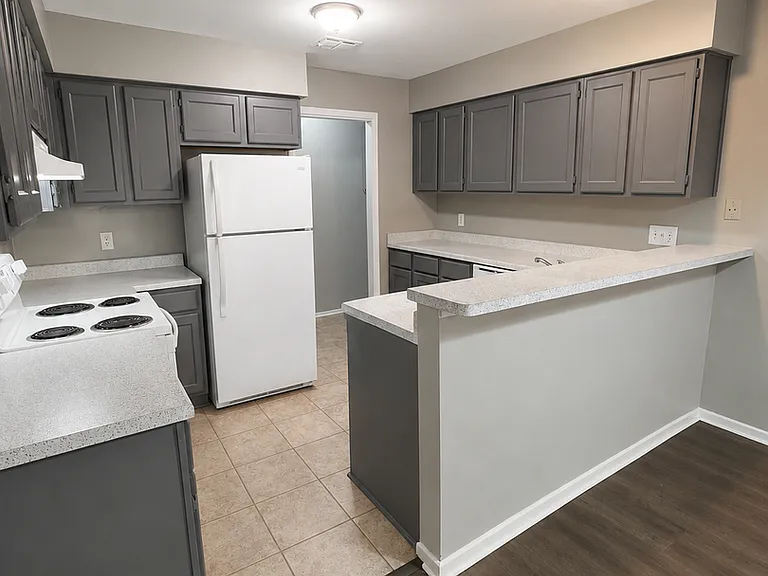 4704 Oakfield Way — Photo 4