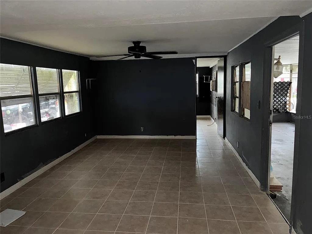 2 bed, 2.0 bath, 744 sqft, $1,100 — Photo 2
