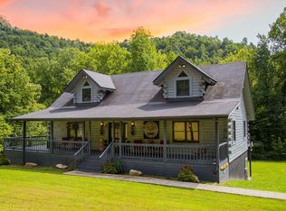 2945 Cat Creek Rd, Stanton, KY 40380