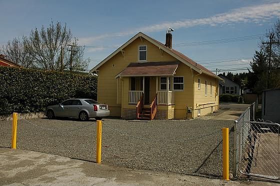 Great parking and access from Park Ave N