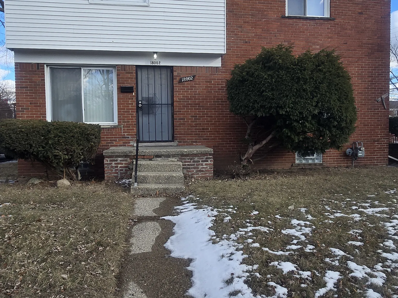 2 bed, 900 sqft, $1,050 — Photo 1