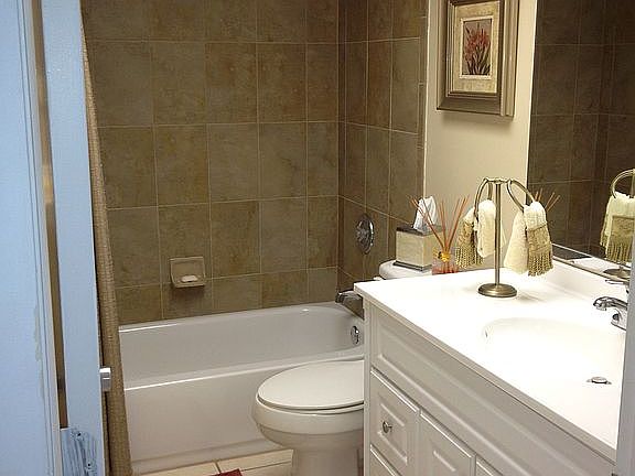 2nd image of 1507 Cape Coral Pkwy W