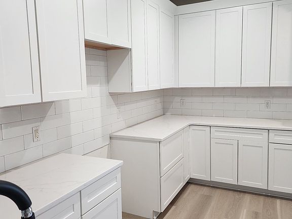 3rd image of 3282 Hartwell St