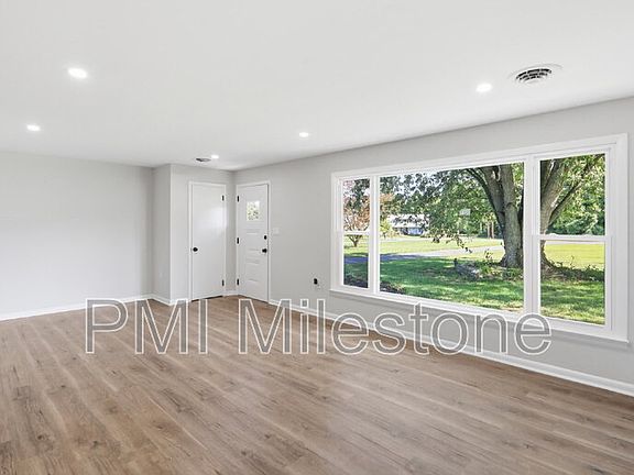4th image of 13242 Greensburg Rd