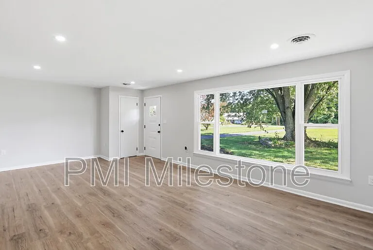 13242 Greensburg Rd — Photo 4