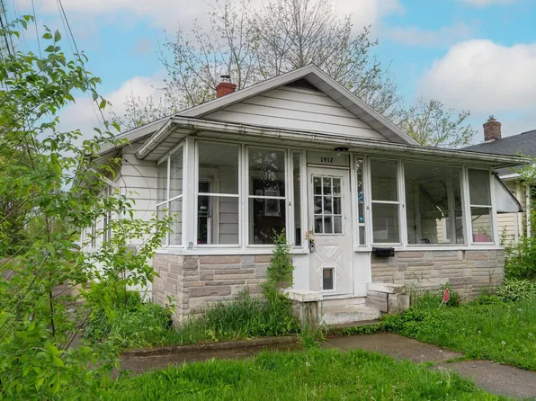 1912 Kendall St, South Bend, IN 46613