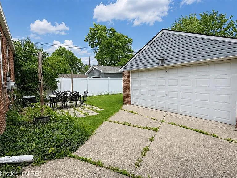 2990 Oakshire Ave — Photo 22