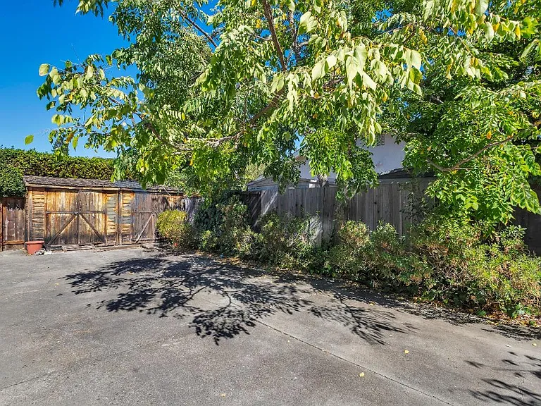 617 Hove Ct — Photo 57