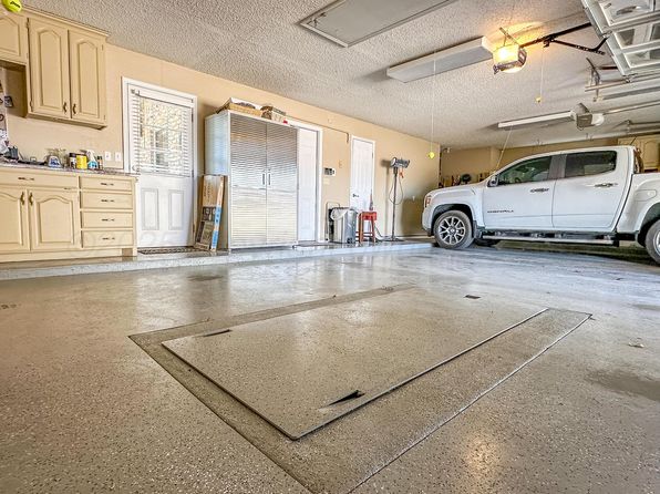 104 Timberlake Ct, Borger, TX 79007