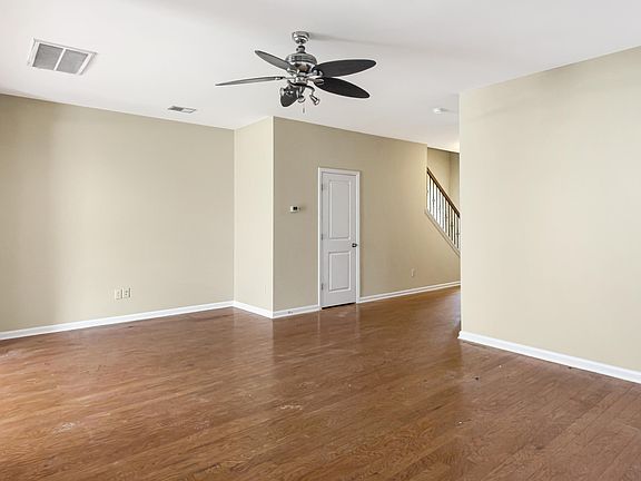 4th image of 1083 Bennington Dr