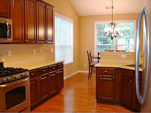 2nd image of 1621 Rocky Knoll Ln