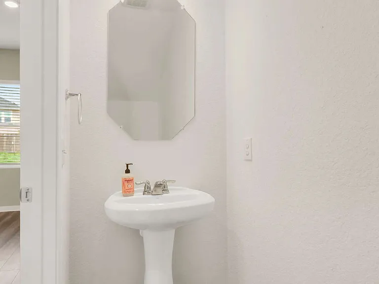 7723 Fern Holw — Photo 4