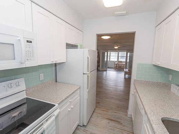 3rd image of 1045 Cheyenne Blvd APT 31
