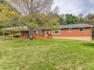 1301 Rosemont Ln, Vinton, VA 24179