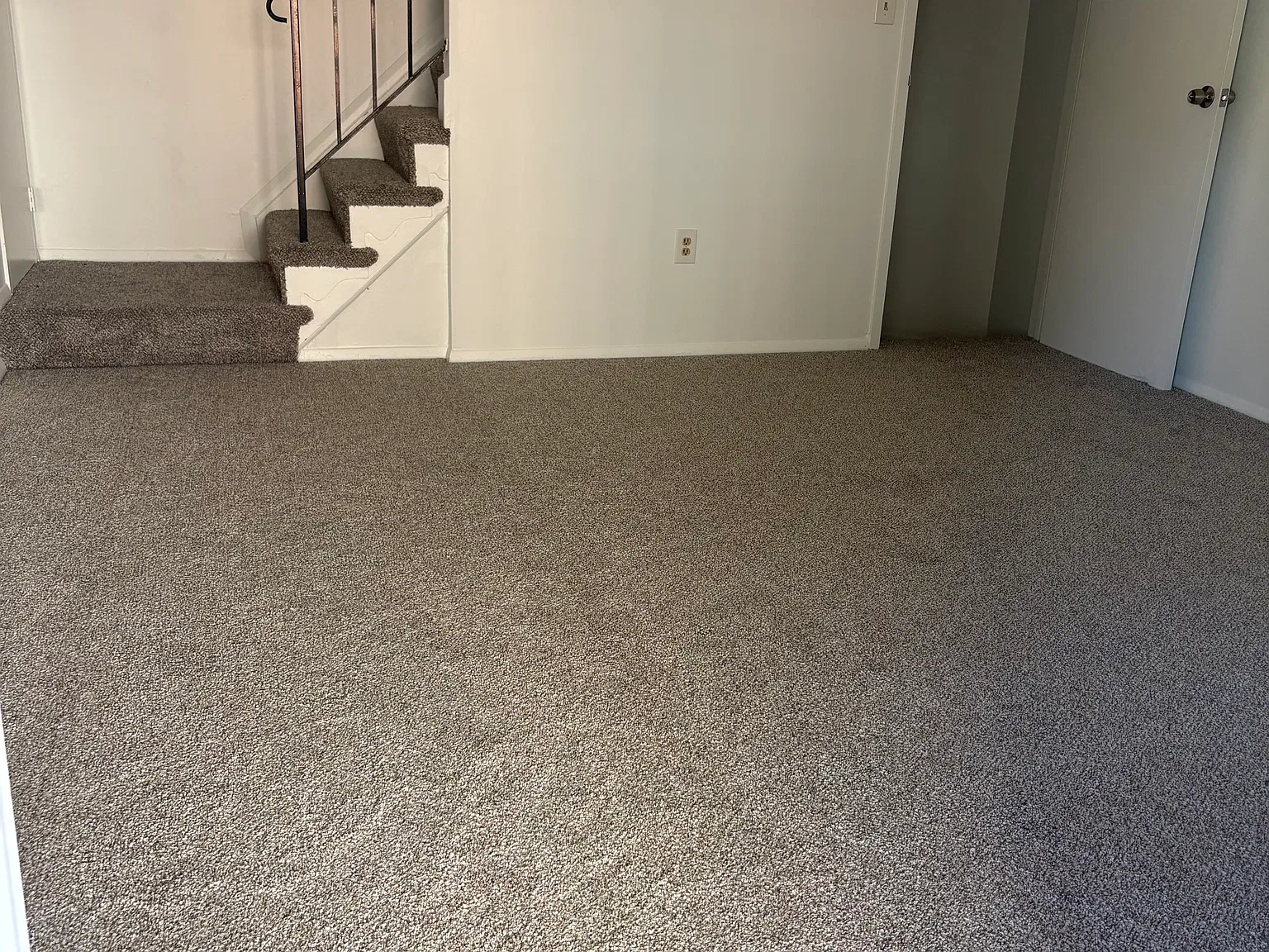 3 bed, 1054 sqft, $1,850 — Photo 2