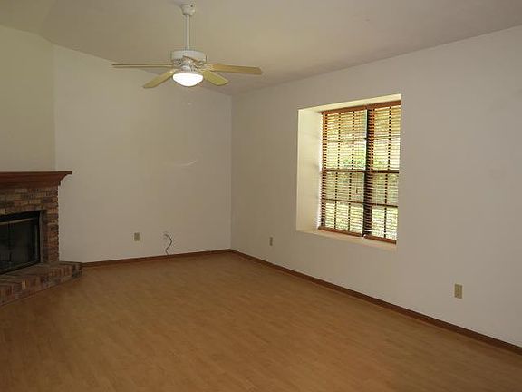 4th image of 1122 Brafforton Dr