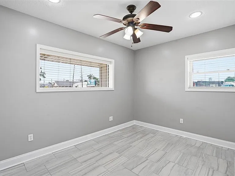 2412 Maplewood Dr #1 — Photo 6