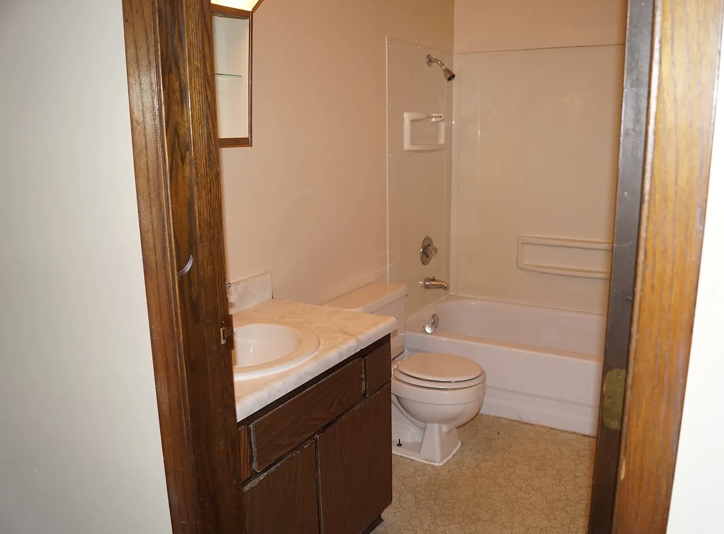 Arnold's Park Apartments — Photo 4