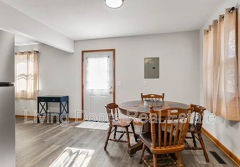 6935 Colby St — Photo 9