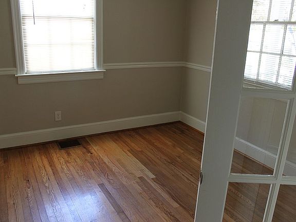 3rd image of 106 Kreswell Cir