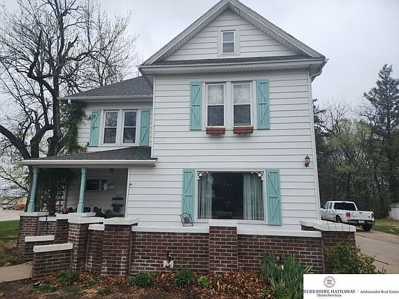 2nd image of 222 E 26th St