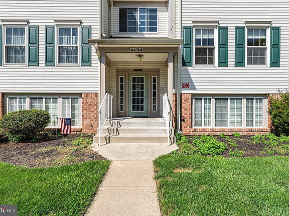 3rd image of 50 Whips Ln #25
