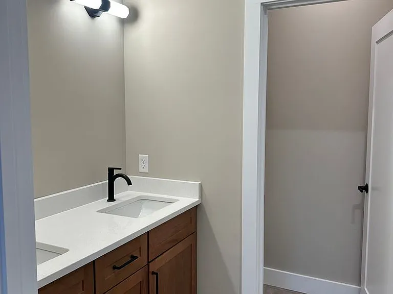 13-23 Philadelphia Ave — Photo 17