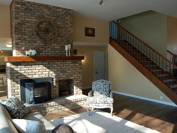 4th image of 8902 Whittall St NE