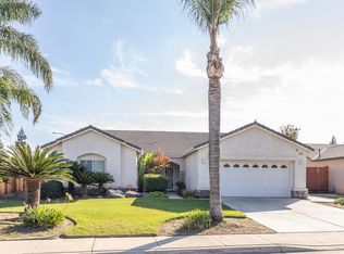 586 W Lindquist St, Kingsburg, CA 93631