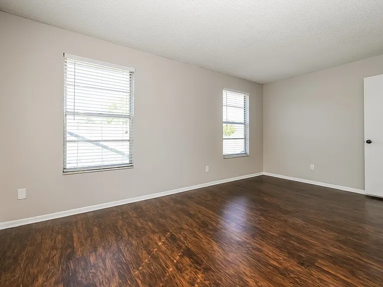 7663 Sapphire Ln — Photo 11
