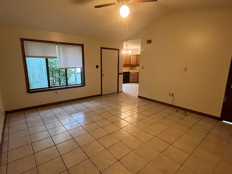 404 Hunter Ridge Ln — Photo 3