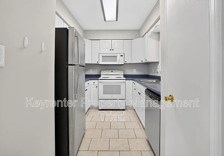 151 Laura Ave — Photo 2
