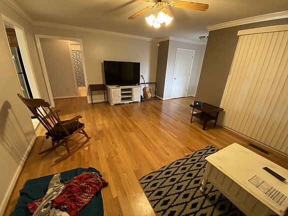 3rd image of 271 Susie Dr