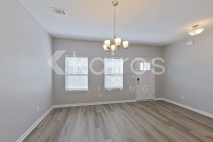 5 bed, 2.5 bath, 2459 sqft, $2,395 — Photo 3