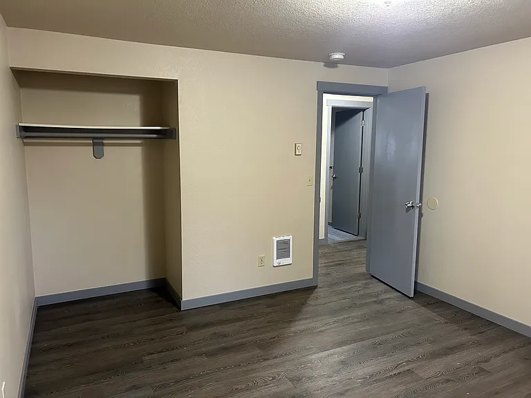 1765 Queen Ave SW — Photo 18