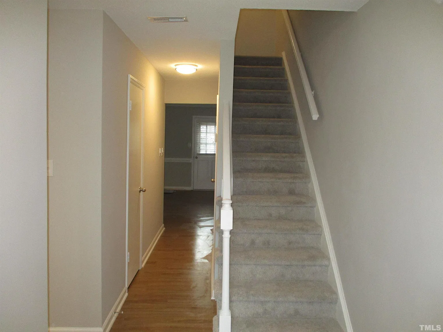 3 bed, 2.5 bath, 1389 sqft, $1,750 — Photo 2