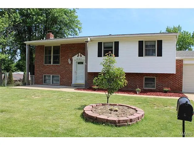 1856 Maple Ln photo 1