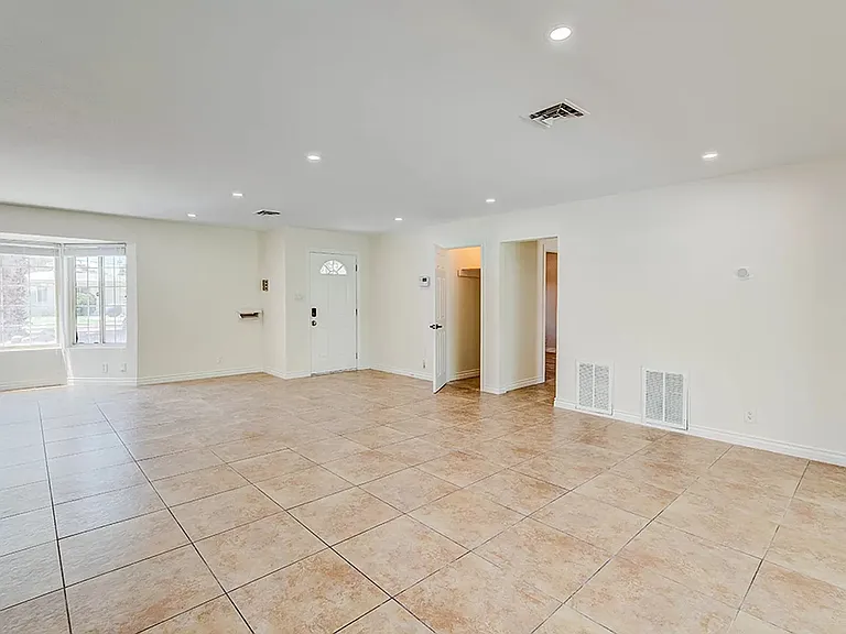 557 Canosa Ave — Photo 10