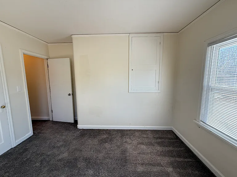 231 W 4th St #2 — Photo 25