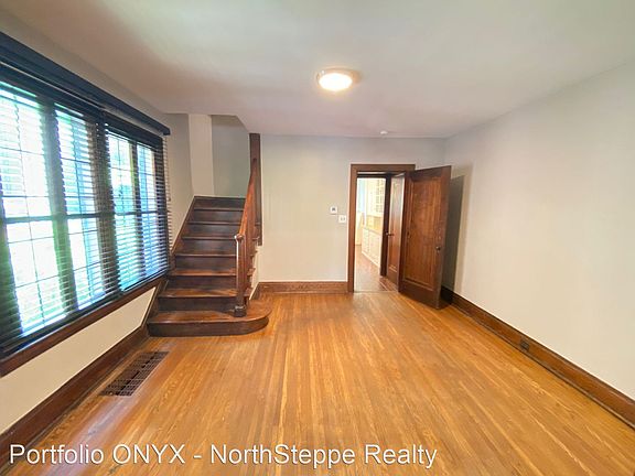 5th image of 2886 N High St #6358418