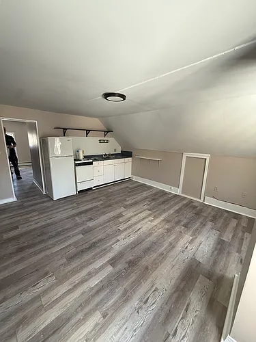 208 Main St #4 Photo 1