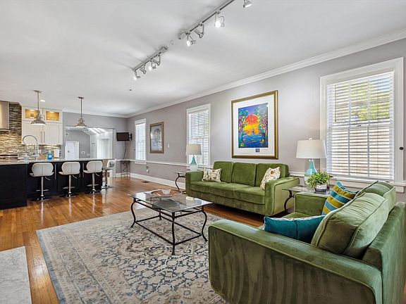 4th image of 817 Cypress Dr