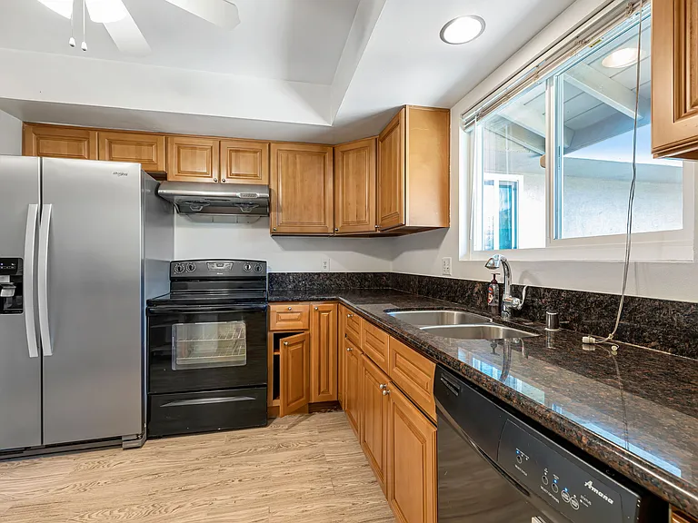 1139 N Shattuck St — Photo 11
